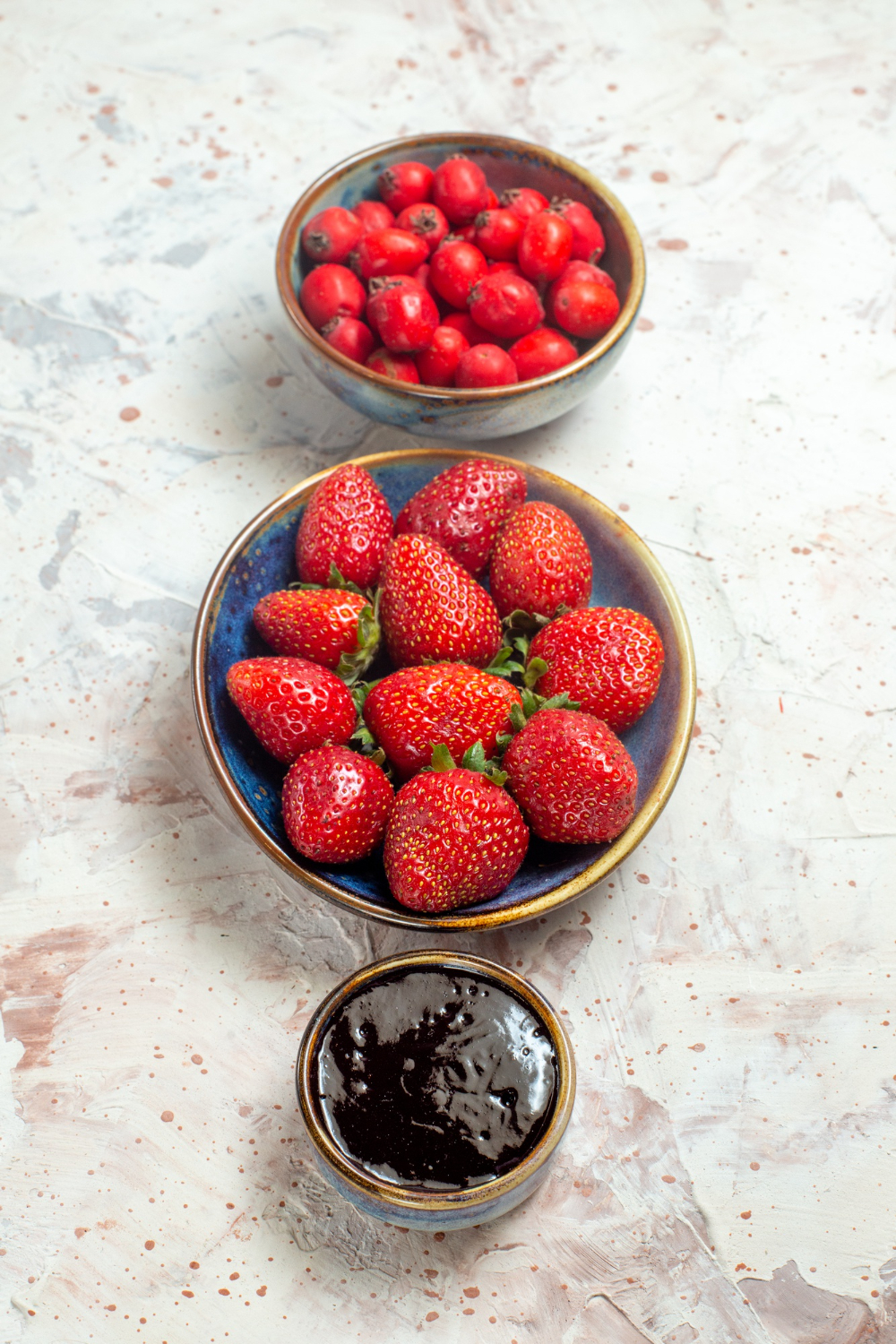 front-view-fresh-red-strawberries-with-red-fruits-white-table-berry-fruit-red-fresh